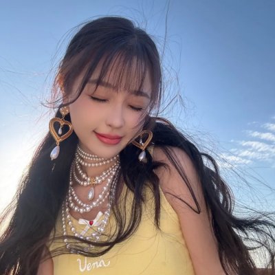 院子里的女人